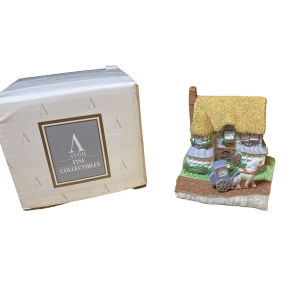 Avon 1994 Sunny Cottage Lane: Manor House Figure Decoration - Picture 2 of 12